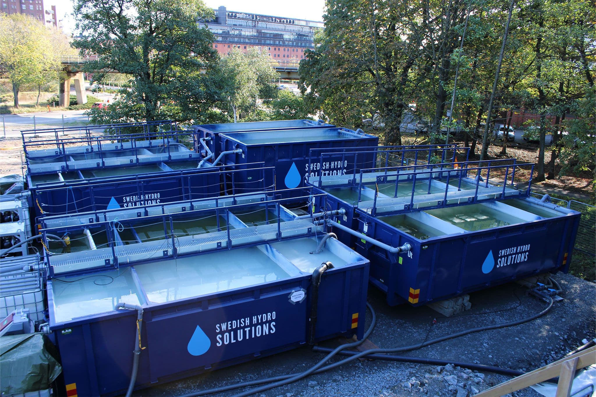 Sedimentationscontainer på rad